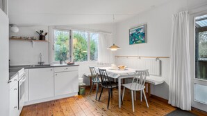 Kaffetrakter/tekoker, kjøleskap, mikrobølgeovn og ovn