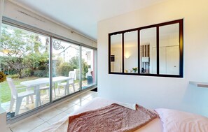 1 chambre, fer et planche à repasser, lit parapluie, Wi-Fi gratuit