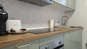 Microwave, oven, stovetop, coffee/tea maker