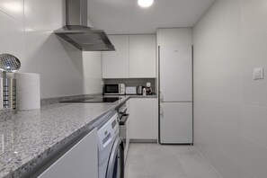 Micro-ondes, four, plaque de cuisson, lave-vaisselle
