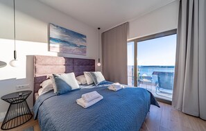 3 bedrooms, iron/ironing board, free WiFi, bed sheets - Lovely home in Potirna (Uvala Nova) (Potirna (Uvala Nova))