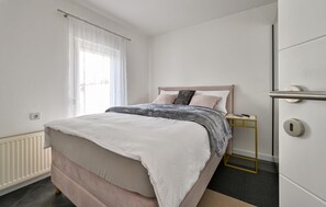 2 bedrooms, in-room safe, iron/ironing board, travel crib