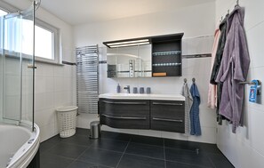 Shower, hair dryer - Beautiful home in Bjelovar (Bjelovar)