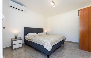 3 bedrooms, free WiFi, bed sheets - Stunning home in Posedarje (Posedarje)