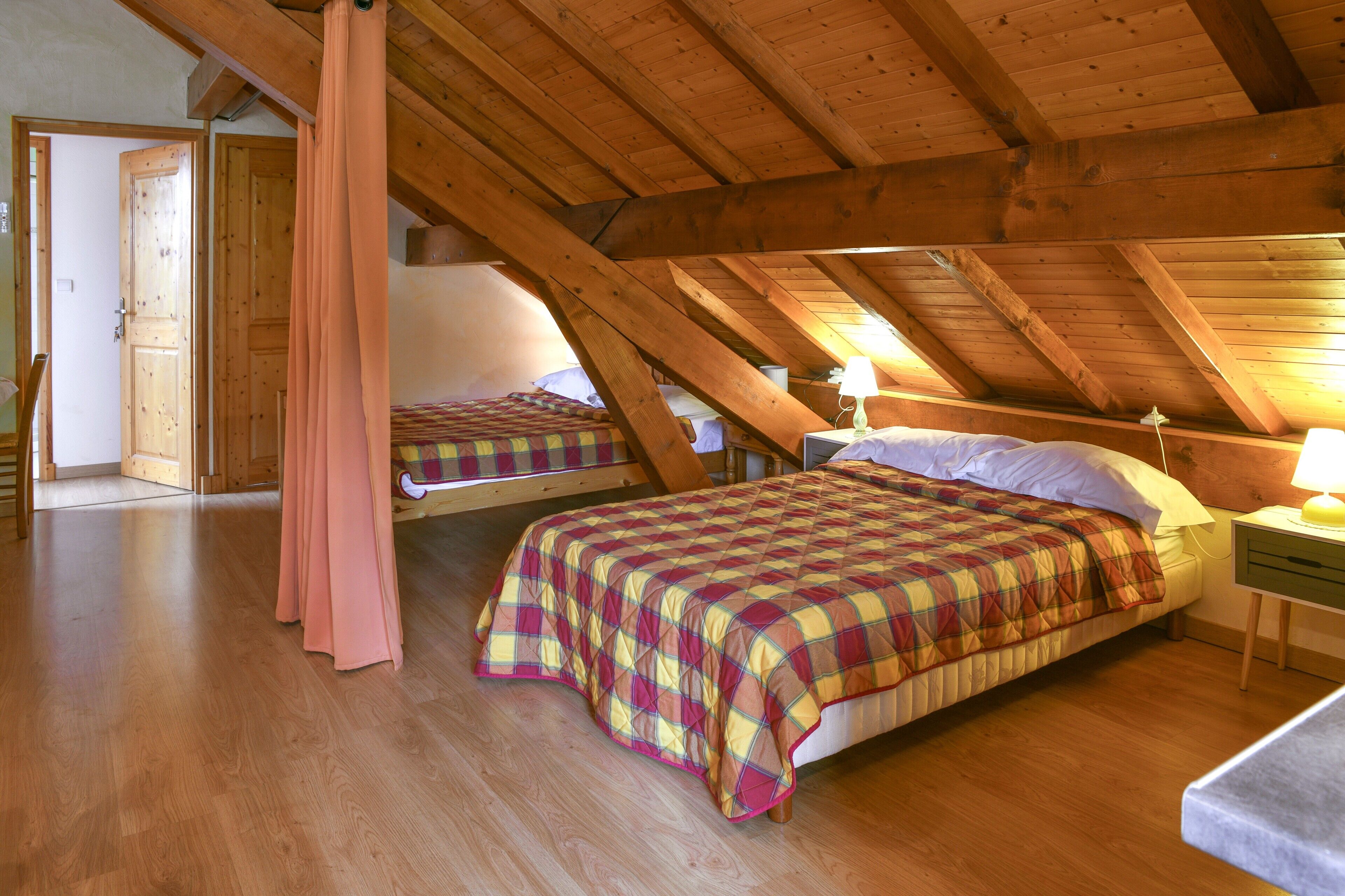 4 chambres, bureau, fer et planche à repasser, Wi-Fi gratuit