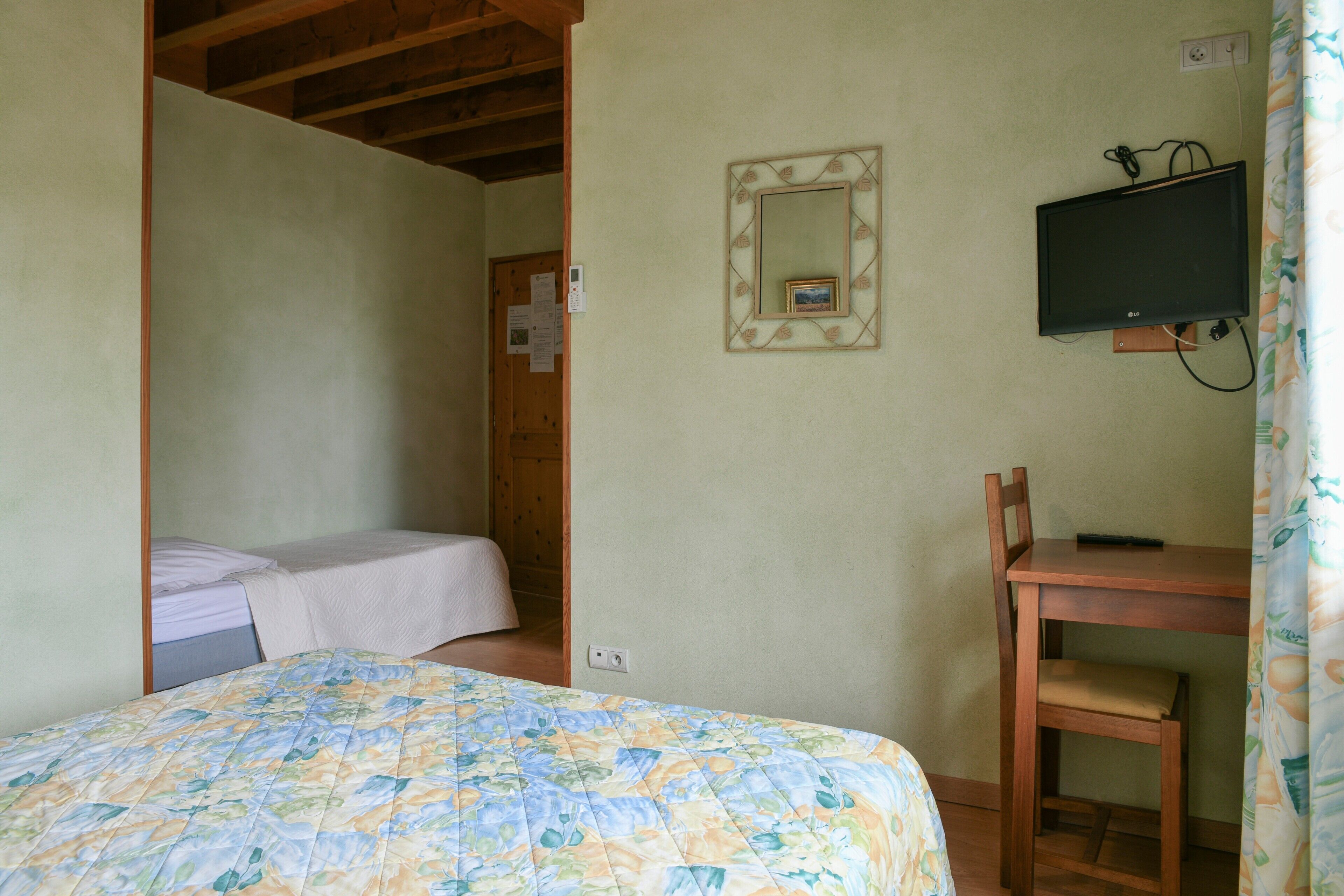 4 chambres, bureau, fer et planche à repasser, Wi-Fi gratuit