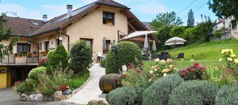 Casa de vacaciones 'L'orée Du Bois' con vistas a la montaña, Wi-Fi y aire acondicionado