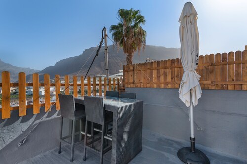 Vacation Home 'La Casa De Yakelin' with Mountain View, Private Terrace and Wi-Fi