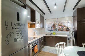 Fridge, microwave, oven, stovetop - Vacation Home 'La Casa De Yakelin' with Mountain View, Private Terrace and Wi-Fi (LA ALDEA DE SAN NICOLAS)