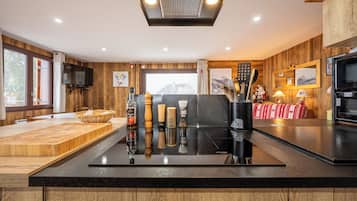 KĂŒhlschrank, Mikrowelle, Ofen, Herdplatte