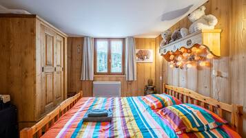 3 bedrooms, iron/ironing board, free WiFi