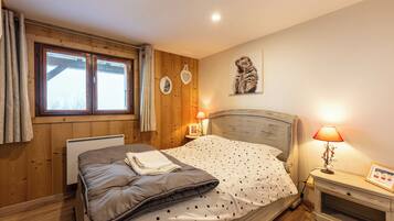 3 bedrooms, iron/ironing board, free WiFi, bed sheets