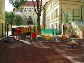 Área de juegos infantiles al aire libre