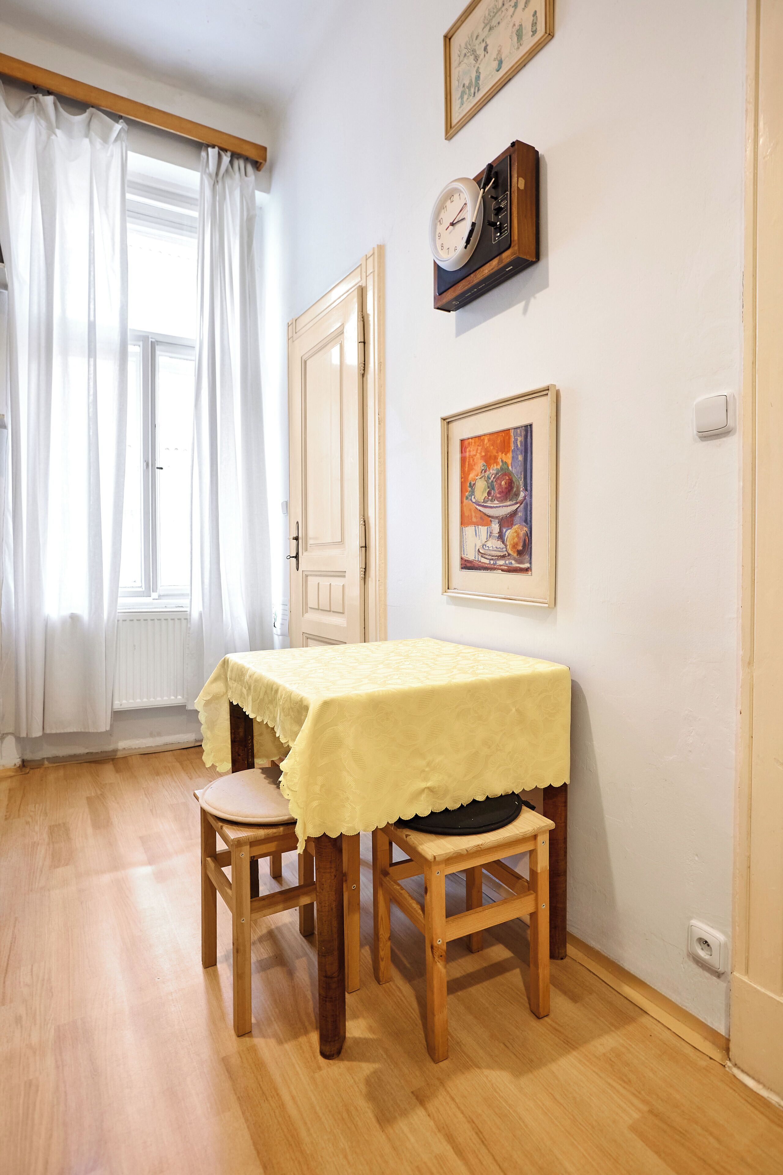 Familienapartment, Balkon, Stadtblick | Eigene Küche | Großer Kühlschrank, Mikrowelle, Ofen, Herdplatte