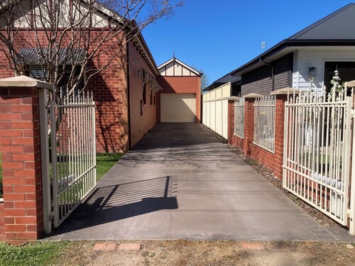 Stylish, comfortable and well located