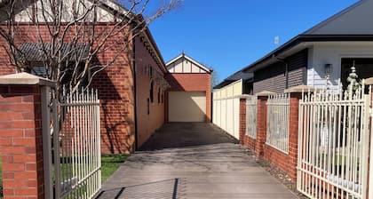 Stylish, comfortable and well located