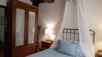 1 slaapkamer, een strijkplank/strijkijzer, gratis wifi, beddengoed