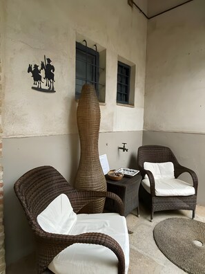 Interior - Room 'Doble Especial - El Pajar' with Shared Pool, Wi-Fi and Air Conditioning (Consuegra)