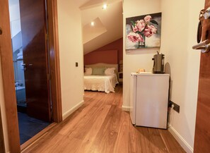 1 bedroom, free WiFi, bed sheets - Room 'Doble Especial - Los Cipreses' with Shared Pool, Wi-Fi and Air Conditioning (Consuegra)