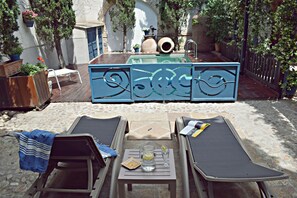 Terrace/patio - Room 'Doble Especial - Los Cipreses' with Shared Pool, Wi-Fi and Air Conditioning (Consuegra)
