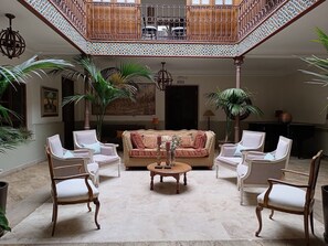 Interior - Room 'Doble Especial - Los Cipreses' with Shared Pool, Wi-Fi and Air Conditioning (Consuegra)