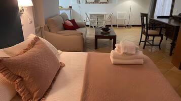 Iron/ironing board, free WiFi, bed sheets