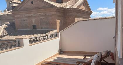 Studio 'Biblioteca' with Shared Terrace, Wi-Fi and Air Conditioning