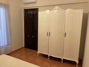 1 dormitori, planxa i posts de planxar, wifi gratuïta i roba de llit