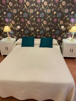 1 soverom, strykejern/-brett, wi-fi (inkludert) og sengetøy