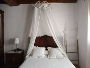 1 bedroom, iron/ironing board, free WiFi, bed sheets - Superior Apartment 'Corredor' with Terrace, Wi-Fi and Air Conditioning (Consuegra)