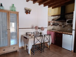 Dining - Superior Apartment 'Corredor' with Terrace, Wi-Fi and Air Conditioning (Consuegra)