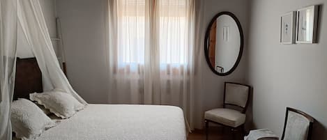 1 室のベッドルーム、アイロン / アイロン台、WiFi (無料)、ベッドシーツ