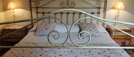 1 室のベッドルーム、WiFi (無料)、ベッドシーツ