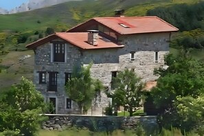 Exterior - Country House 'El Serenal' with Mountain View, Private Terrace and Wi-Fi (Santa Marina de Valdeón)