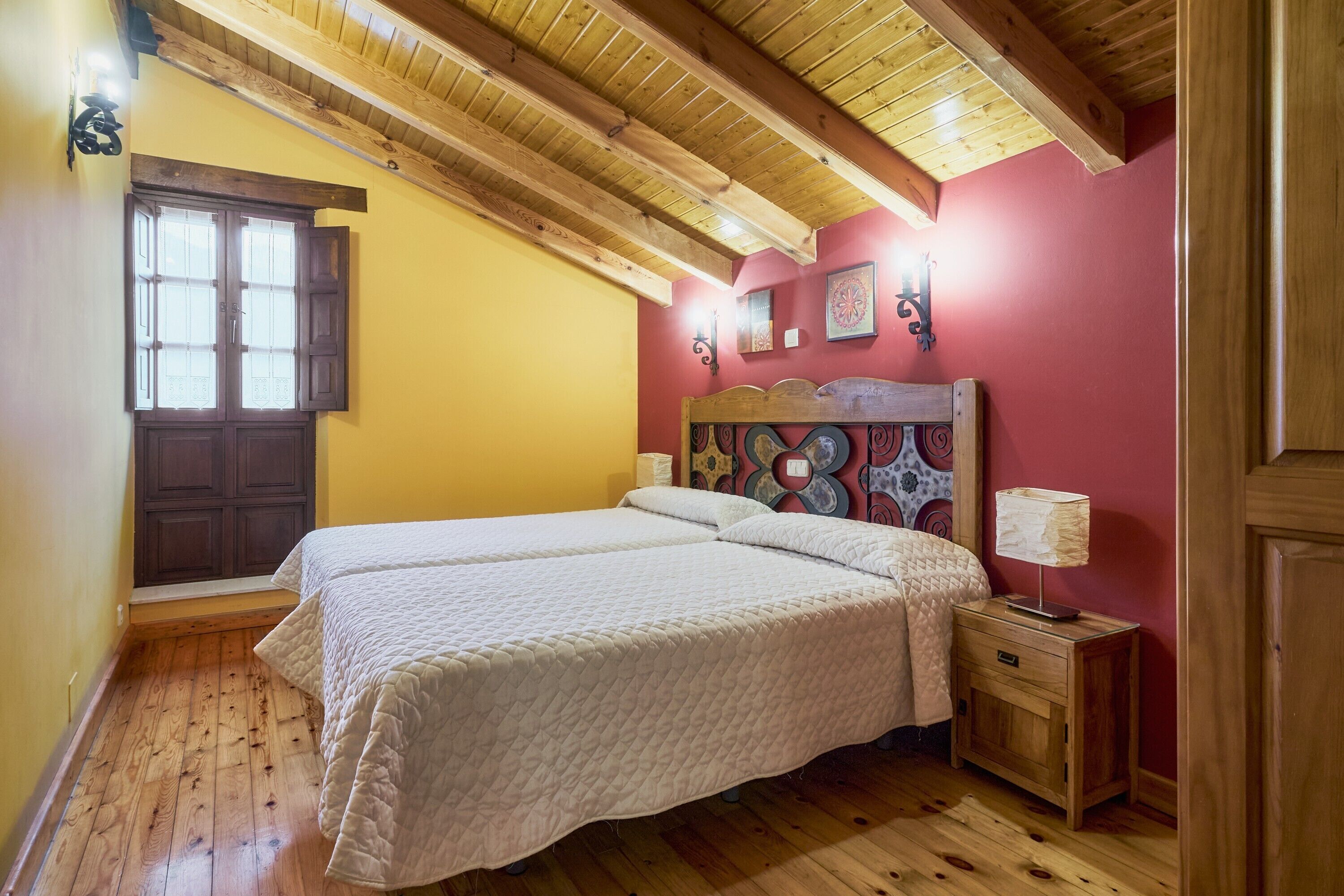 5 bedrooms, iron/ironing board, free WiFi, bed sheets