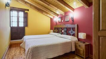 5 bedrooms, iron/ironing board, free WiFi, bed sheets