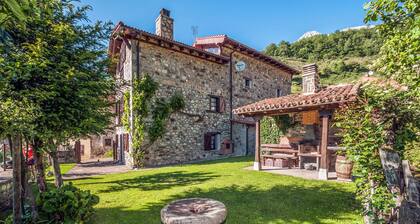 Country House 'El Serenal' with Mountain View, Private Terrace and Wi-Fi