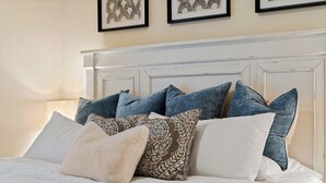 A neatly made bed with a variety of pillows and a white headboard. - Desert Haven Townhome – Comfort, Style & Prime Tubac Location (Tubac)