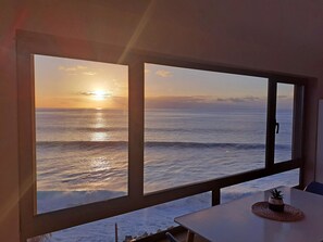 Dining - Holiday Home 'The Yellow House' with Sea View, Balcony and Wi-Fi (Jardim do Mar)