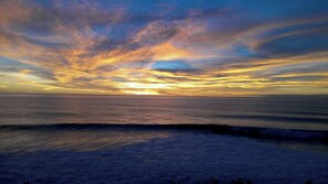 Beach nearby - Apartment 'The Wave House - Oceanfront' with Sea View, Wi-Fi and Air Conditioning (Jardim do Mar)