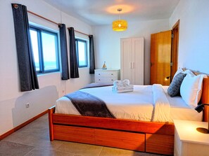 2 bedrooms, iron/ironing board, free WiFi, bed sheets