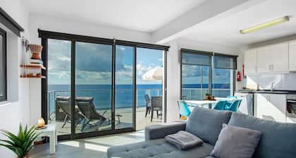 Apartment 'The Wave House - Two Bedroom' with Sea View, Wi-Fi and Air Conditioning
