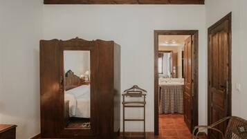 3 chambres, fer et planche à repasser, draps fournis