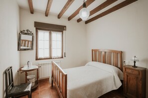 3 chambres, fer et planche à repasser, draps fournis