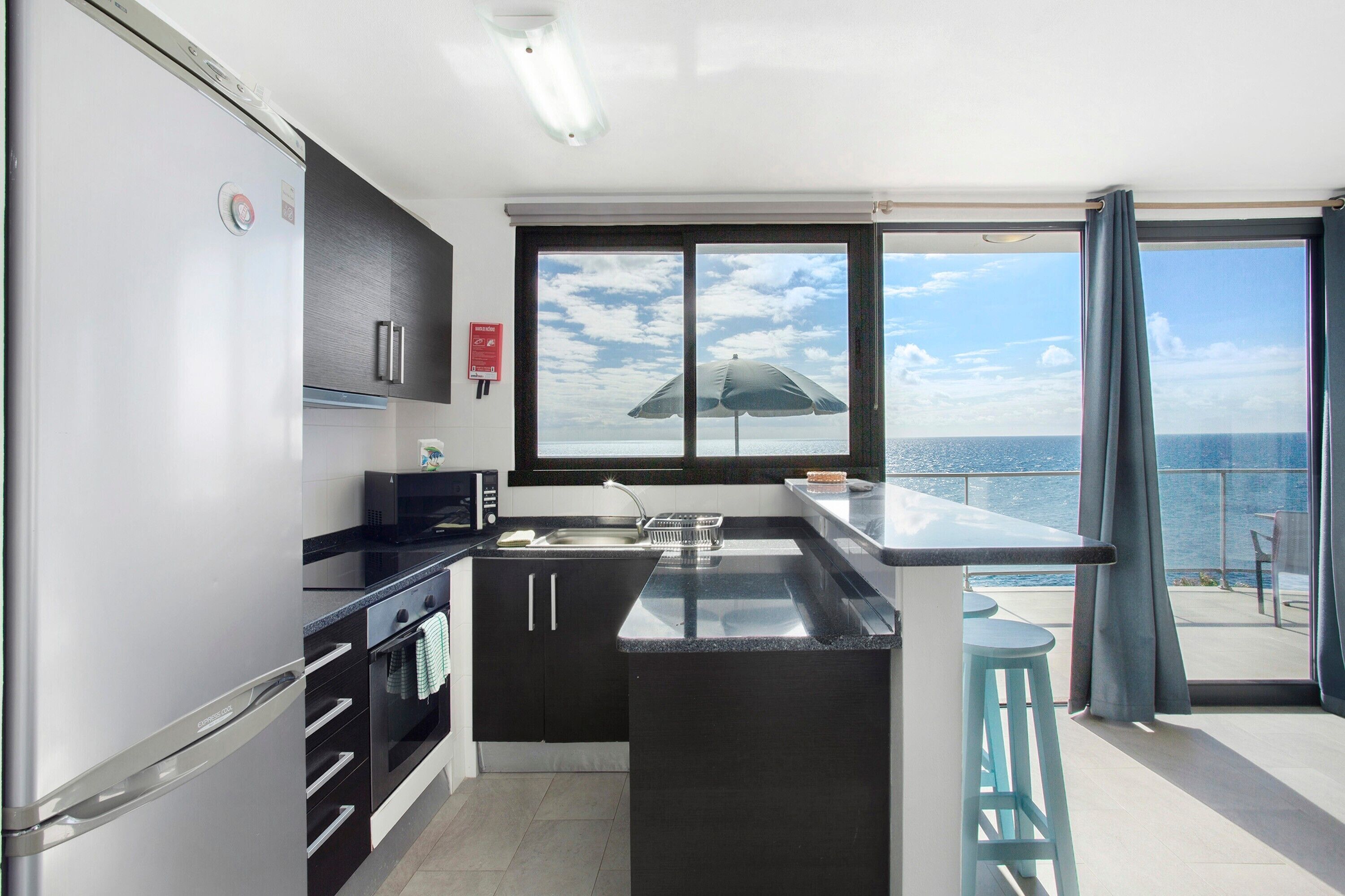 Frigorifero, microonde, forno, macchina per tè/caffè