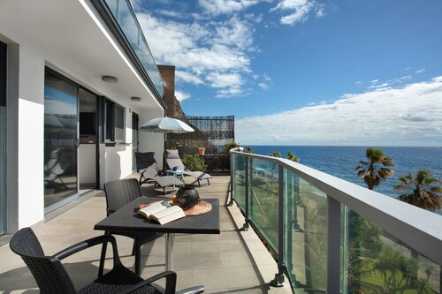 Apartment 'Original Wave House' with Sea View, Wi-Fi and Air Conditioning