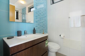 Dusche, Haartrockner, Handtücher