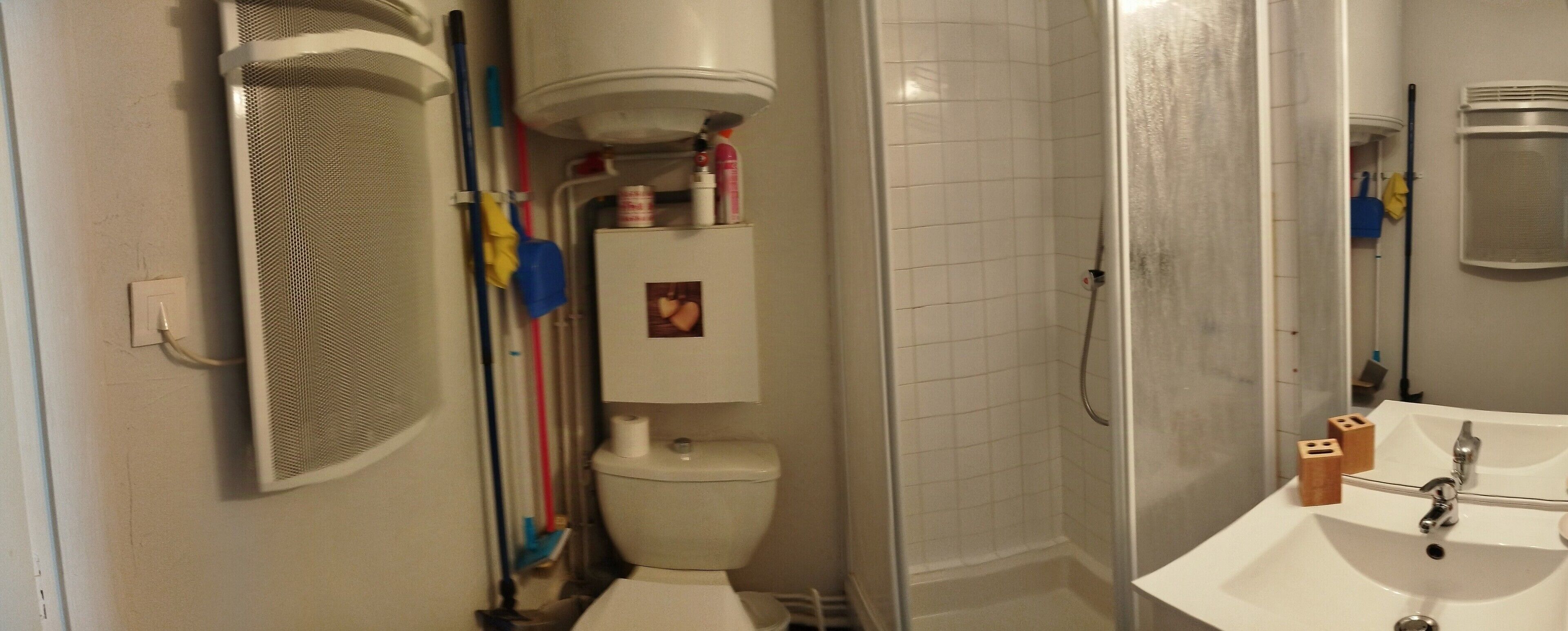 Douche, sèche-cheveux