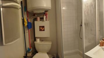 Douche, sĂšche-cheveux