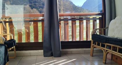 Studio 'Grand Serre' avec vue sur lac et terrasse privée